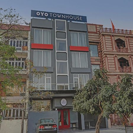 Oyo Townhouse 587 Sector 19 Kālkāji Devi Exterior foto