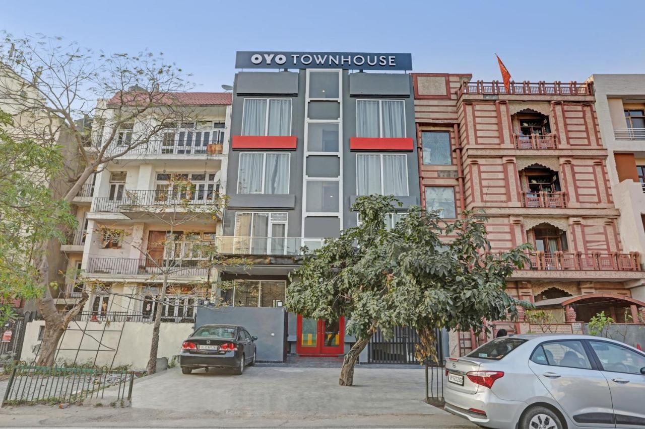 Oyo Townhouse 587 Sector 19 Kālkāji Devi Exterior foto