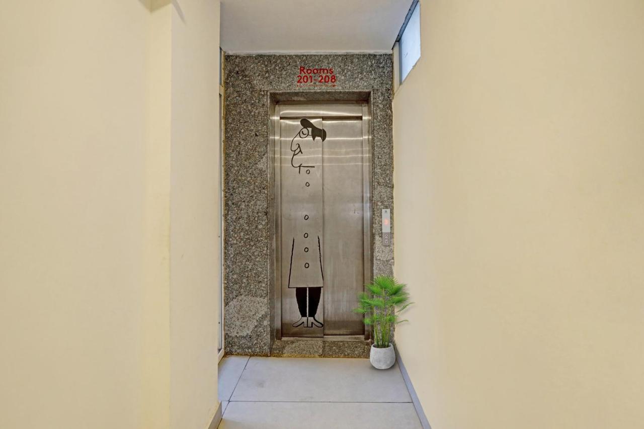 Oyo Townhouse 587 Sector 19 Kālkāji Devi Exterior foto