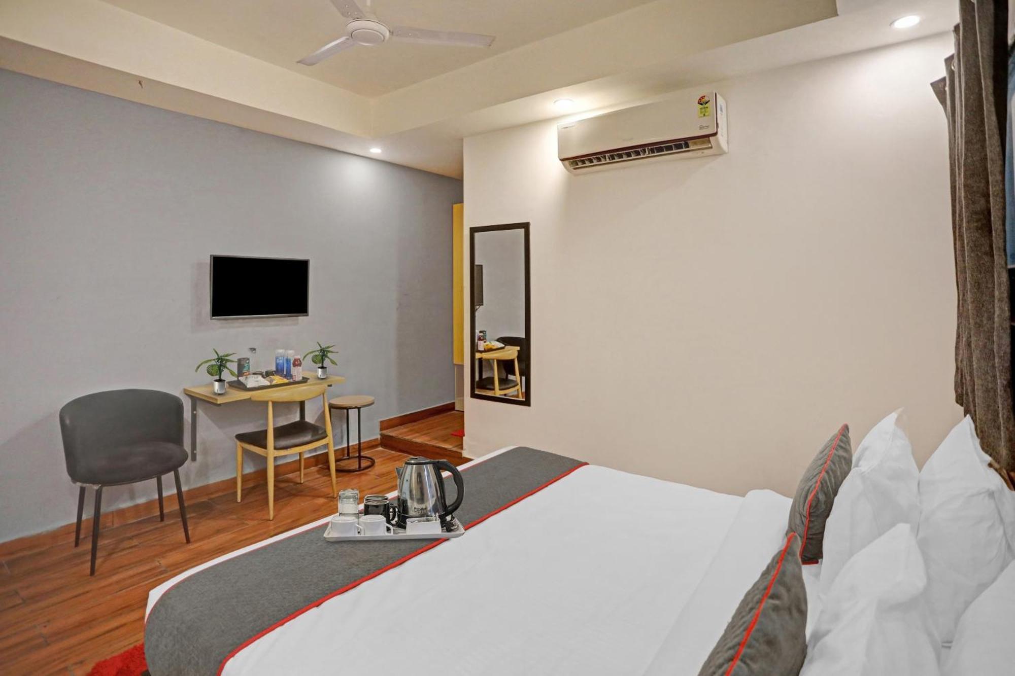 Oyo Townhouse 587 Sector 19 Kālkāji Devi Exterior foto